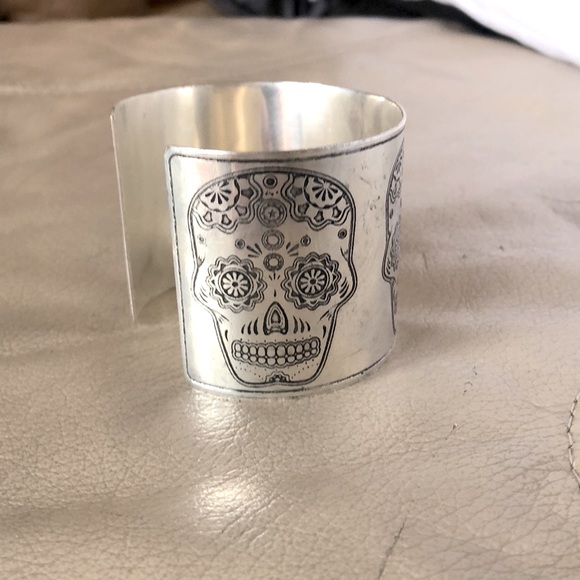 NEW SILVER CUFF BRACELET WITH CALAVERA SKULLS ETCHED IN BLACK~WIDE, SMOOTH, COOL - Picture 2 of 2